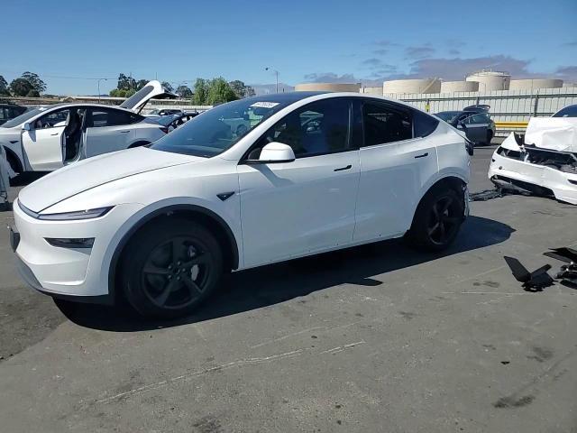 2026 Tesla Model Y - zdjęcie 13