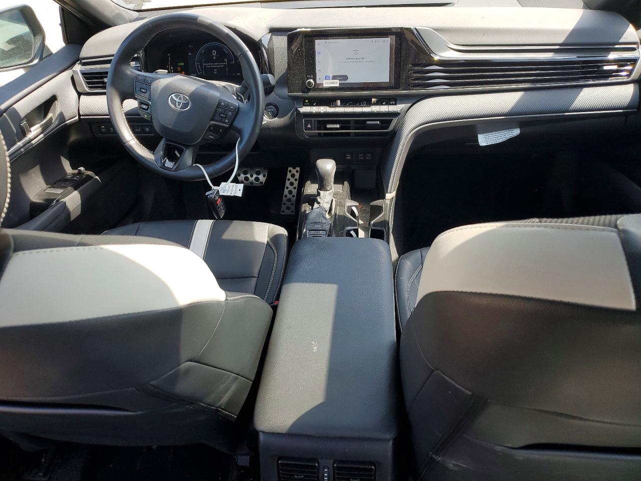 2025 Toyota Camry Se - zdjęcie 8
