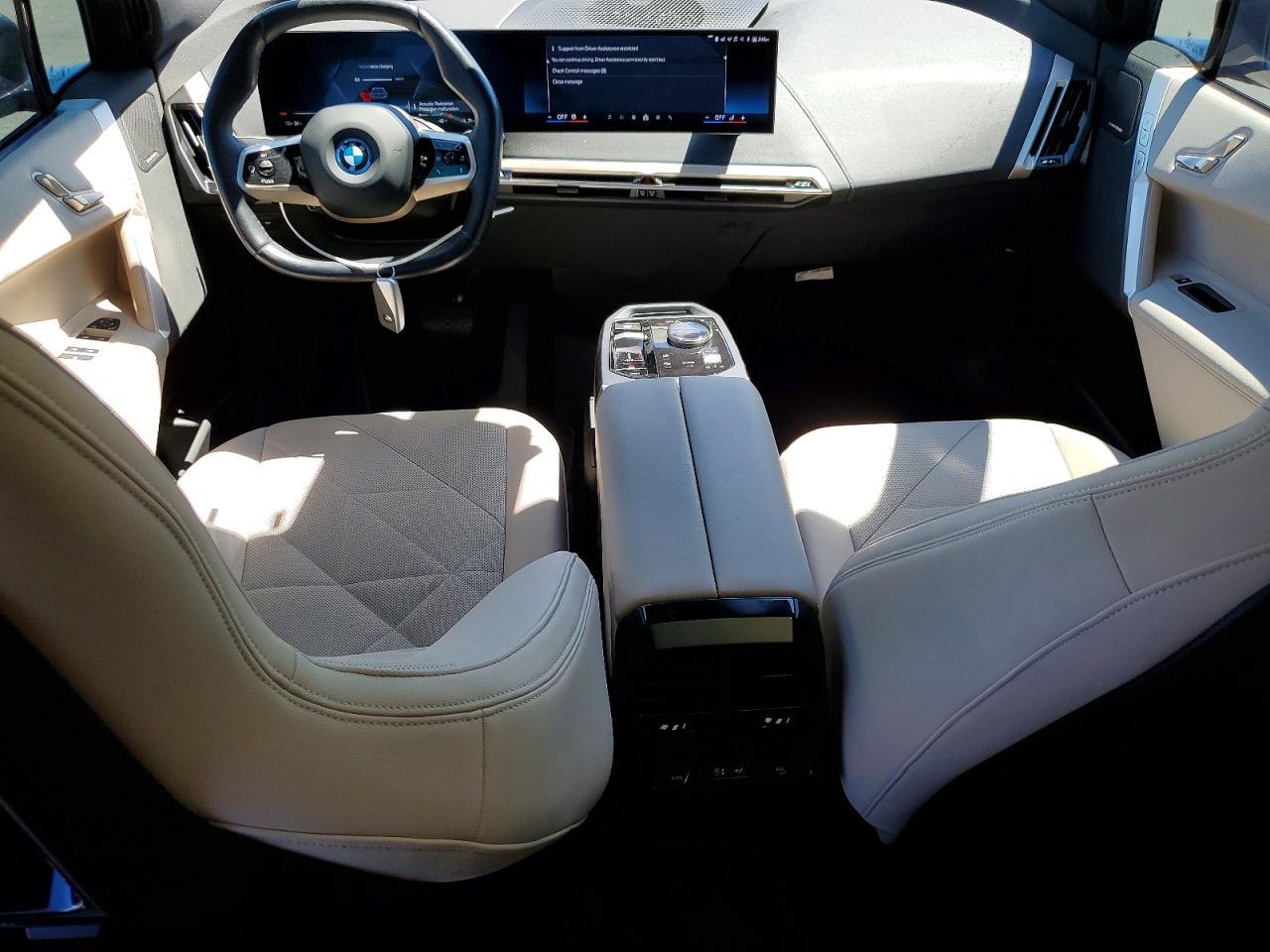 2024 BMW Ix xDrive50 - zdjęcie 8