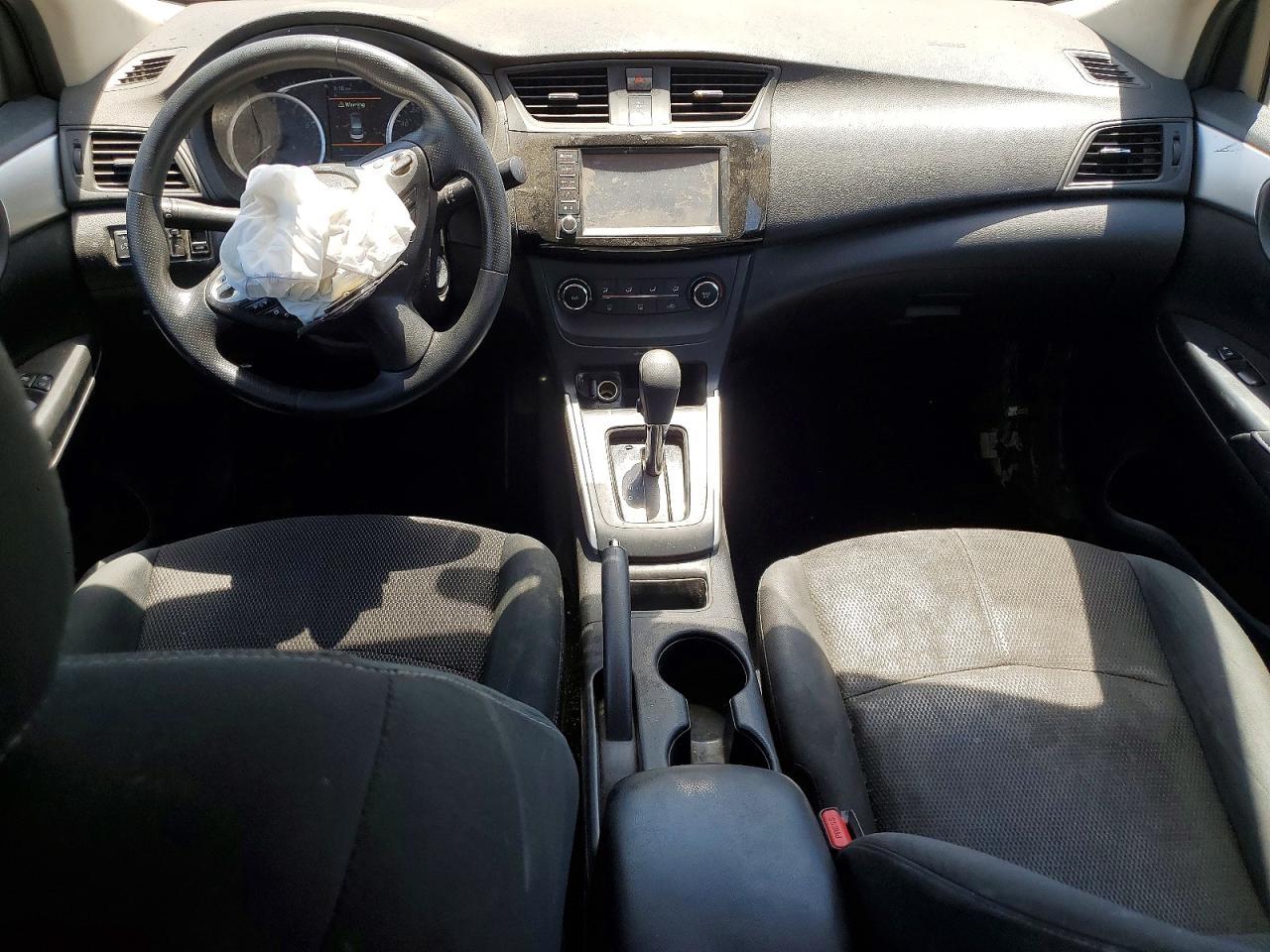 2019 Nissan Sentra S - zdjęcie 8