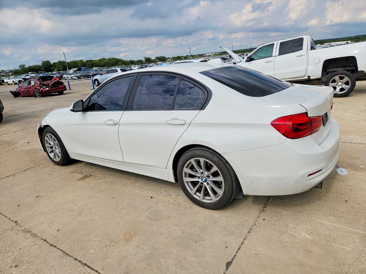 2018 BMW 320 I - zdjęcie 2