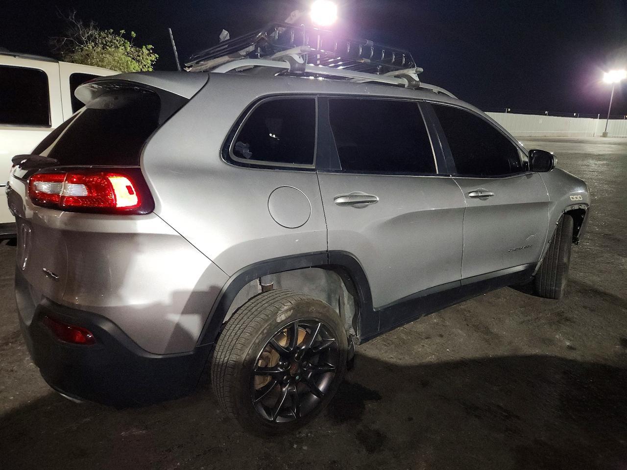 2018 Jeep Cherokee Latitude Plus - zdjęcie 3