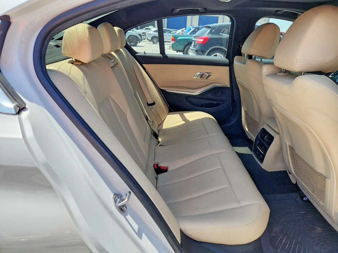 2019 BMW 330I - zdjęcie 10