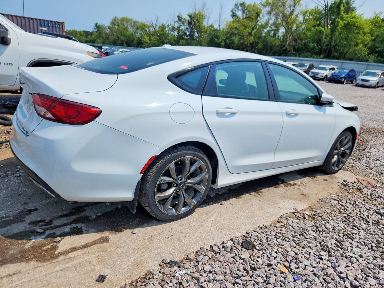 2015 Chrysler 200 S - zdjęcie 3