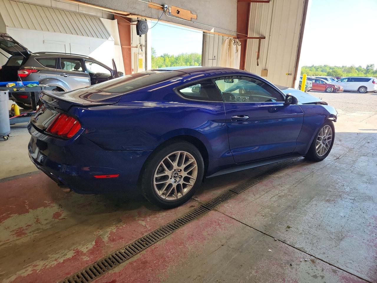 2015 Ford Mustang - zdjęcie 3