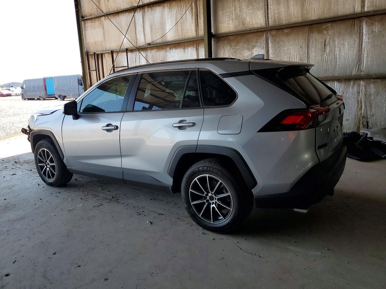 2020 Toyota Rav4 Xle - zdjęcie 2