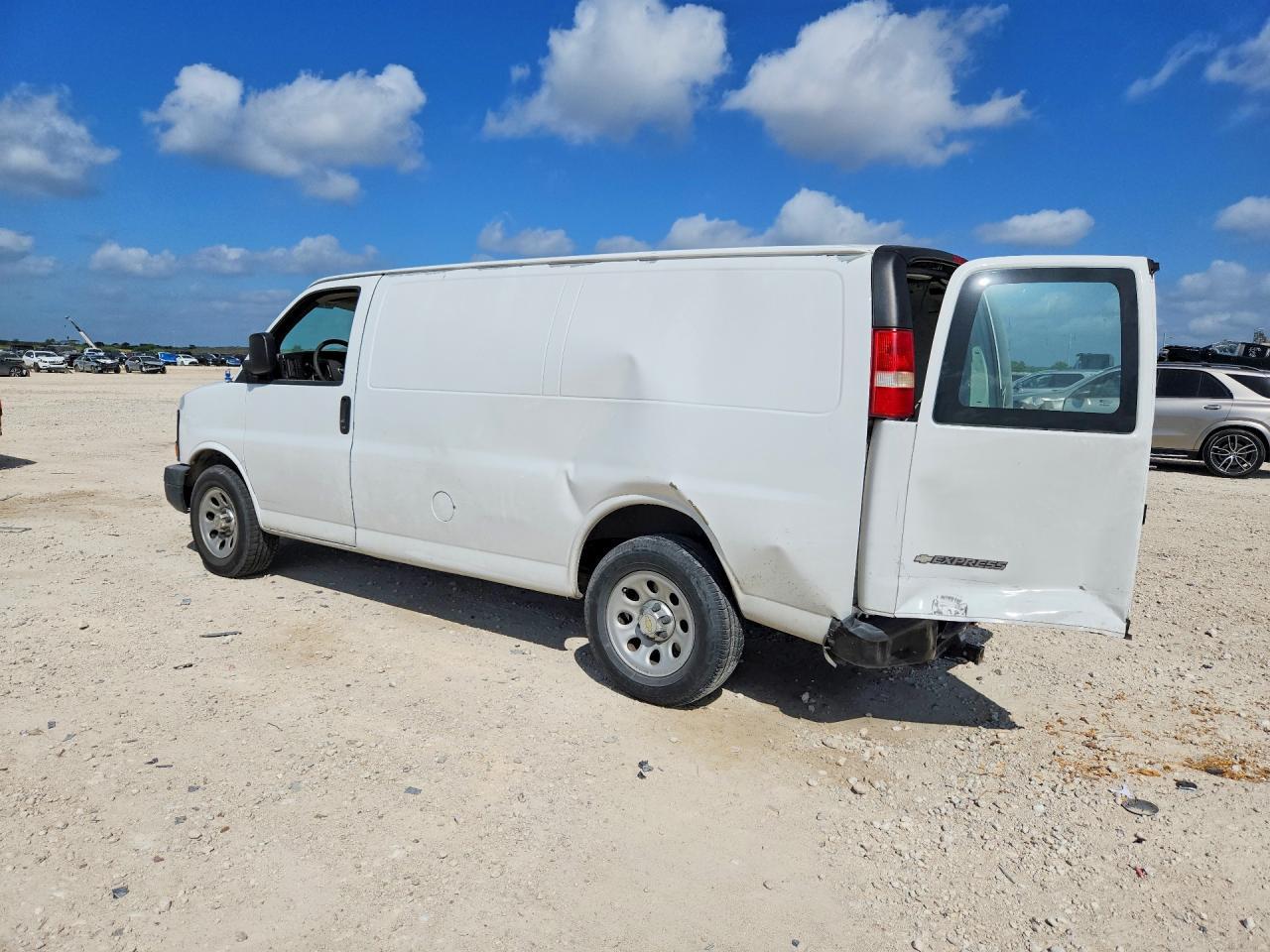 2013 Chevrolet Express G1500 - zdjęcie 2