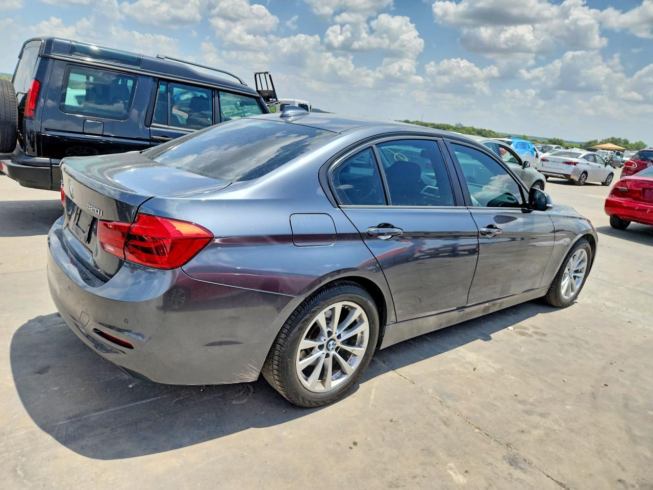 2017 BMW Seria 3 320i - zdjęcie 3