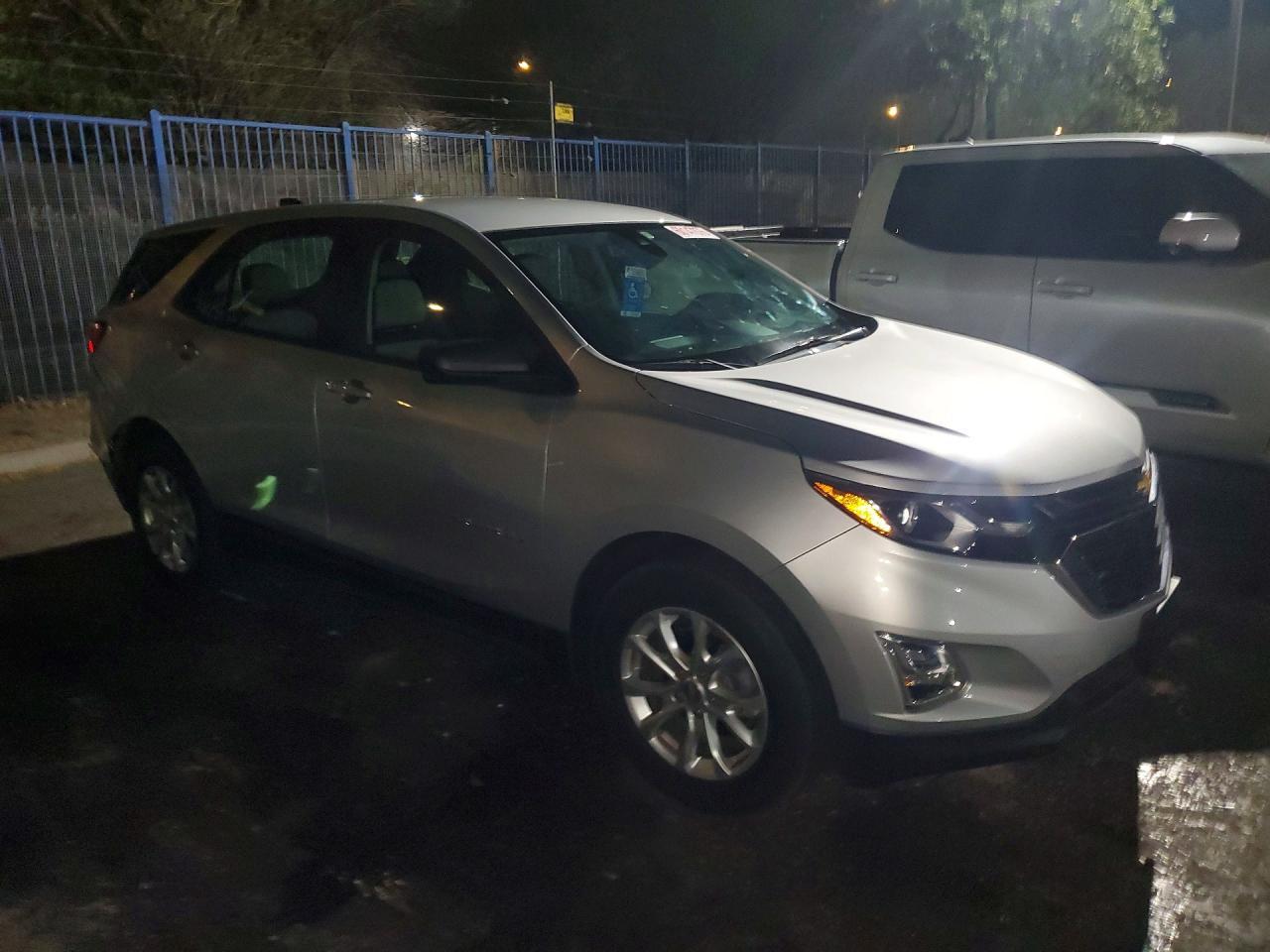 2020 Chevrolet Equinox Ls - zdjęcie 4