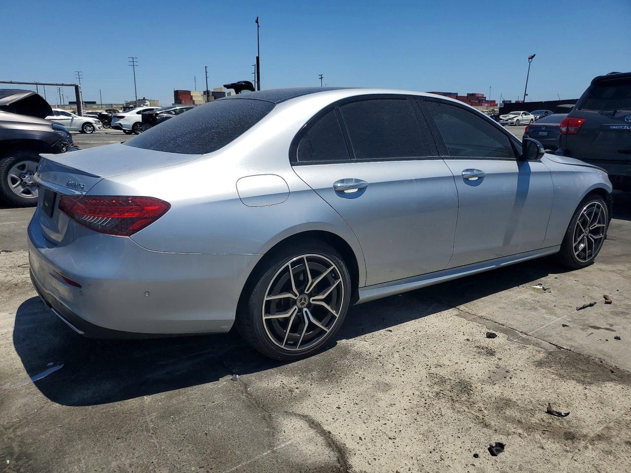 2022 Mercedes-Benz E 350 4Matic - zdjęcie 3