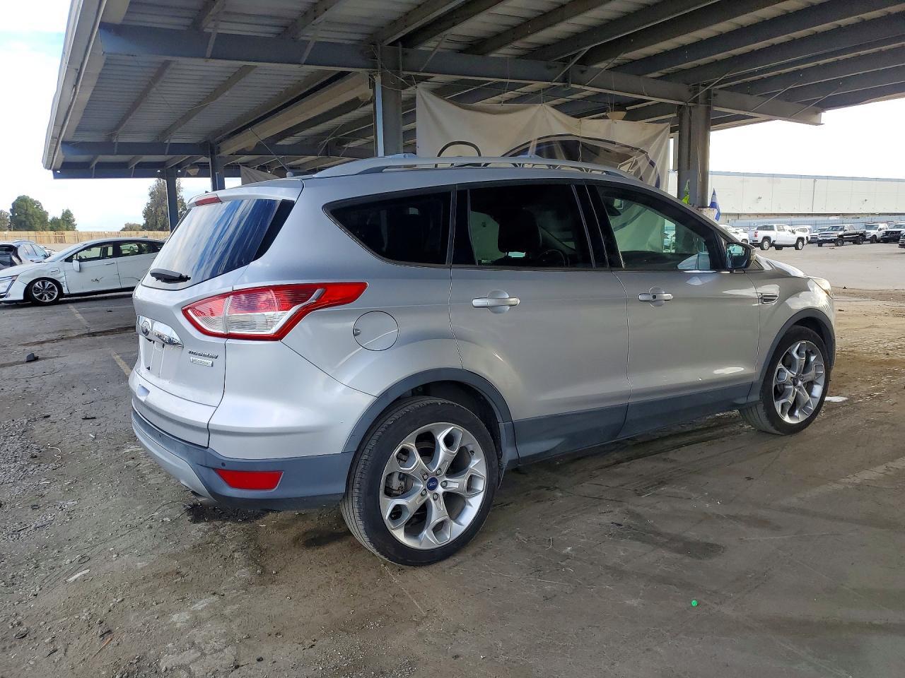 2014 Ford Escape Titanium - zdjęcie 3