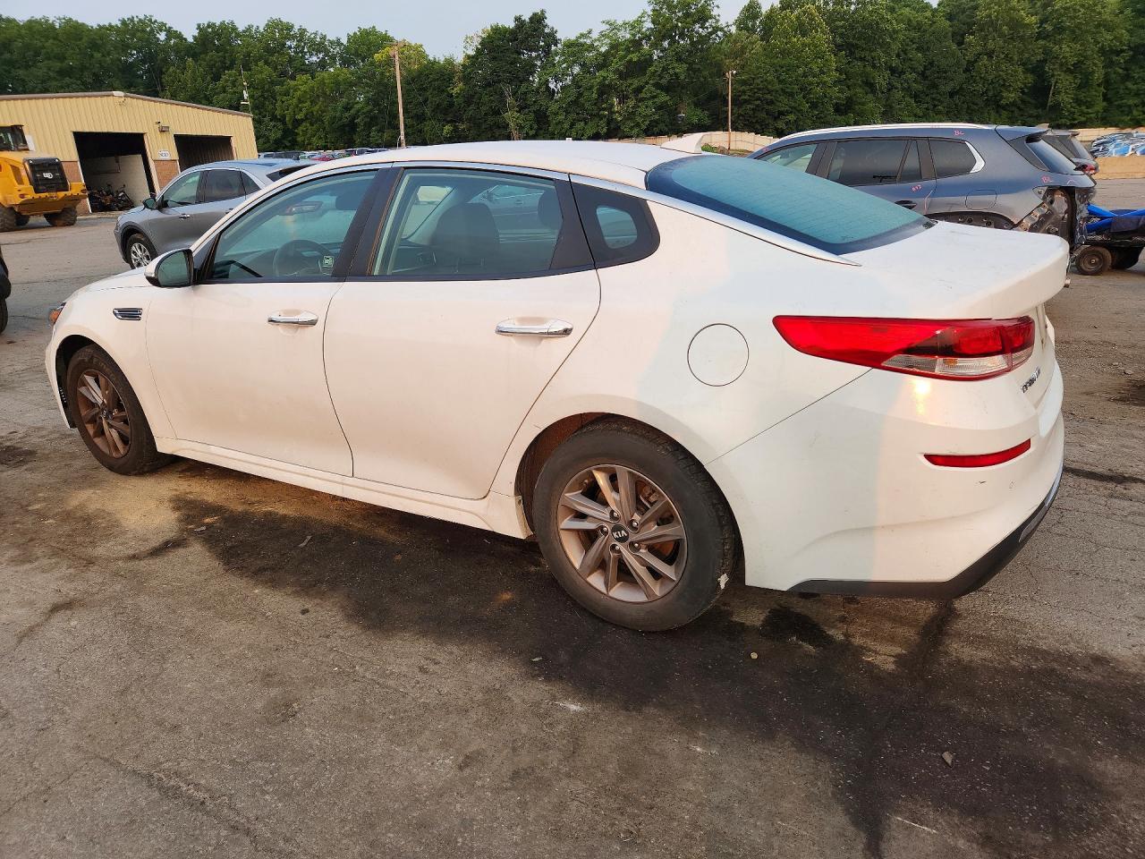 2020 Kia Optima Lx - zdjęcie 2