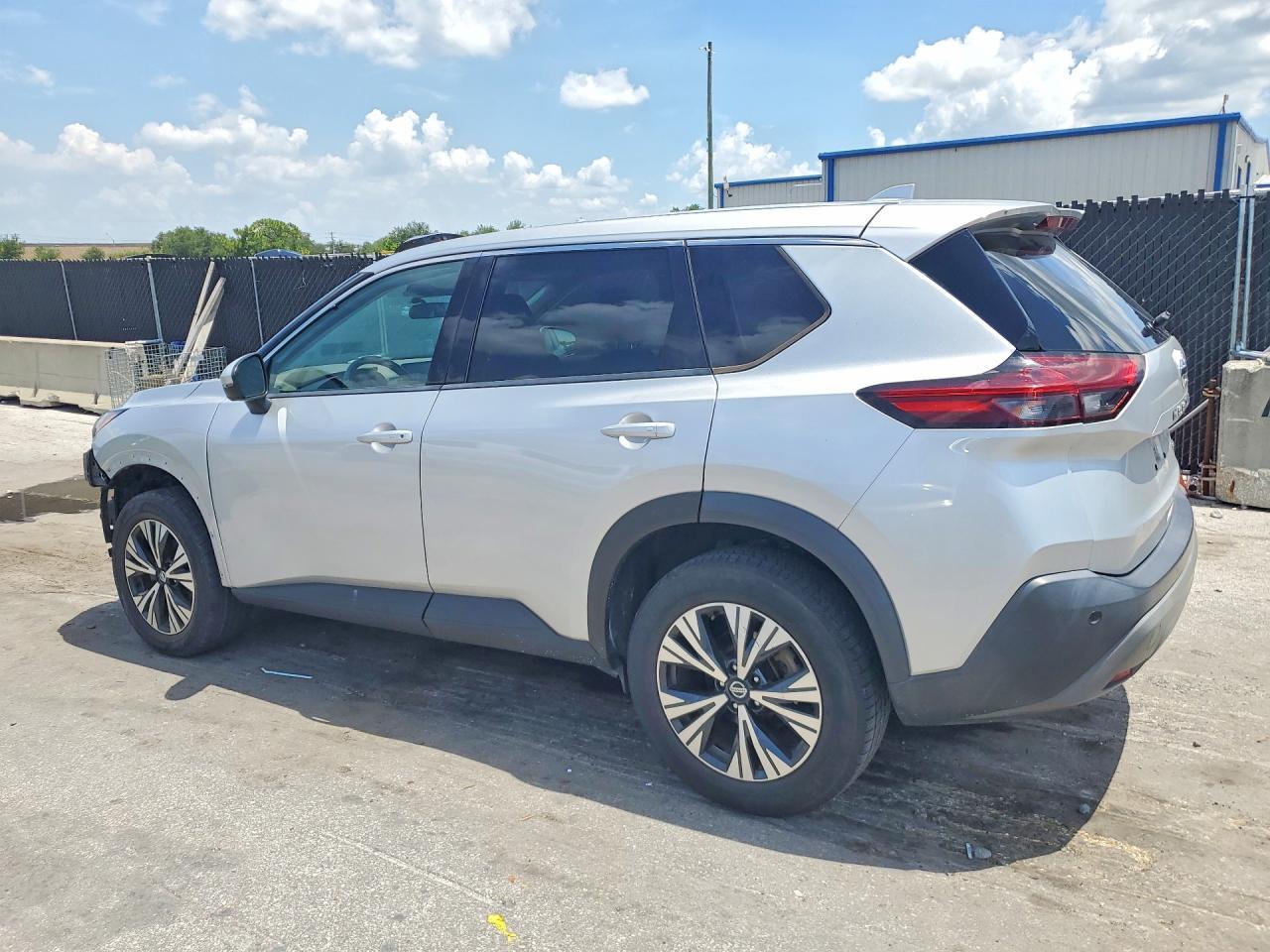 2021 Nissan Rogue Sv - zdjęcie 2