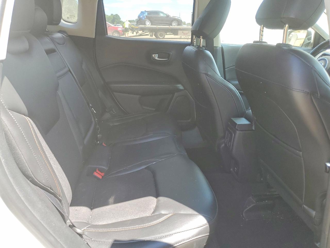 2018 Jeep Compass Latitude - zdjęcie 11