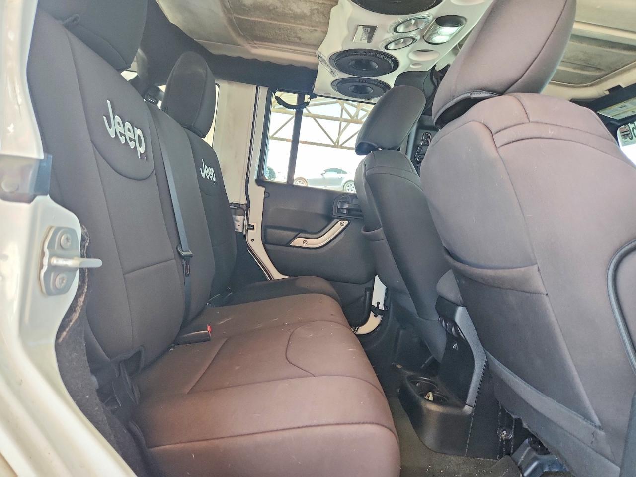 2017 Jeep Wrangler Unlimited Sahara - zdjęcie 10