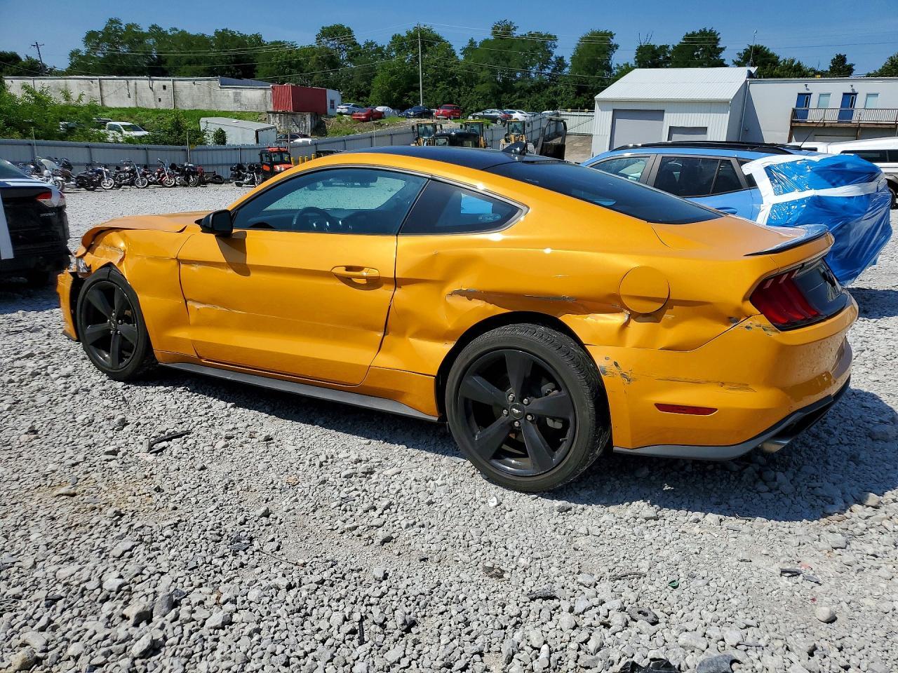 2022 Ford Mustang - zdjęcie 2