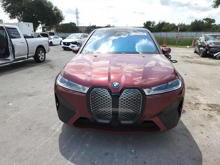2022 BMW Ix xDrive50 - zdjęcie 14
