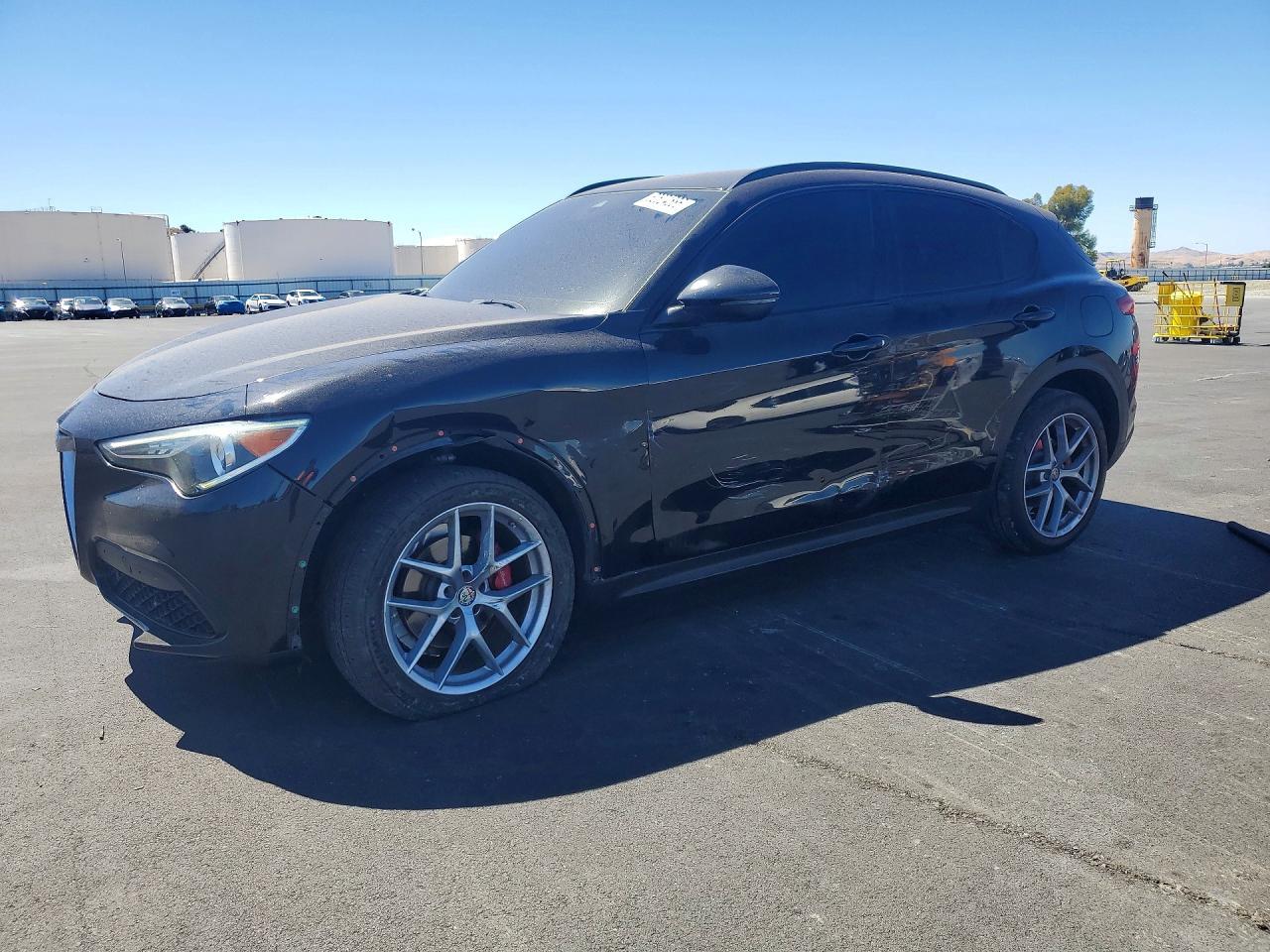 2018 Alfa Romeo Stelvio Ti Sport - zdjęcie główne