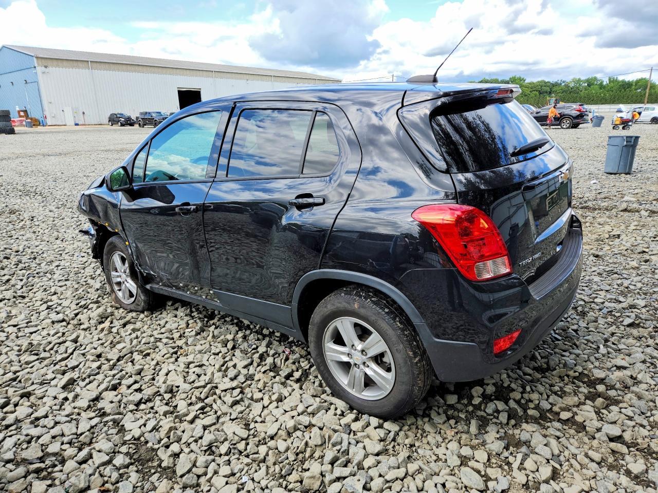 2022 Chevrolet Trax Ls - zdjęcie 2