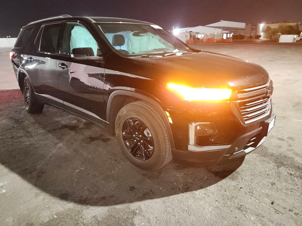 2022 Chevrolet Traverse Ls - zdjęcie 4