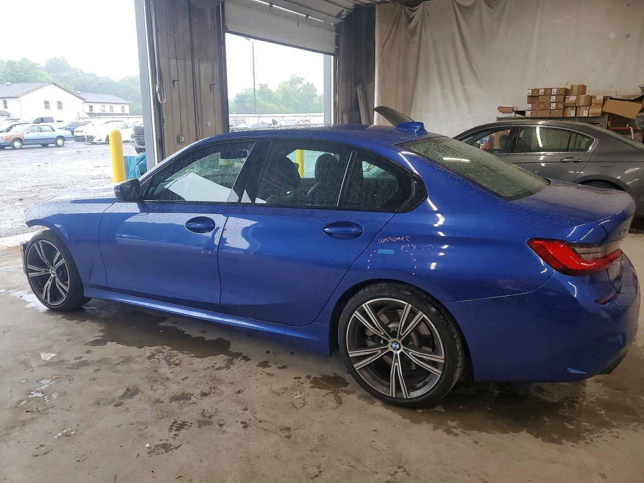 2020 BMW Seria 3 330i - zdjęcie 2