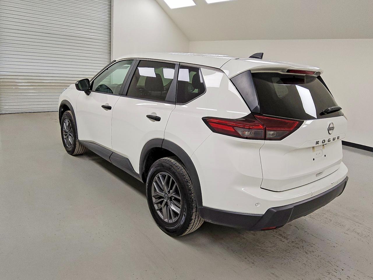 2024 Nissan Rogue S - zdjęcie 2