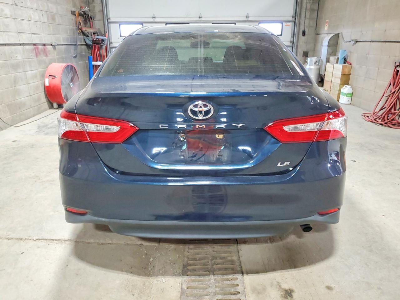 2018 Toyota Camry Le - zdjęcie 6