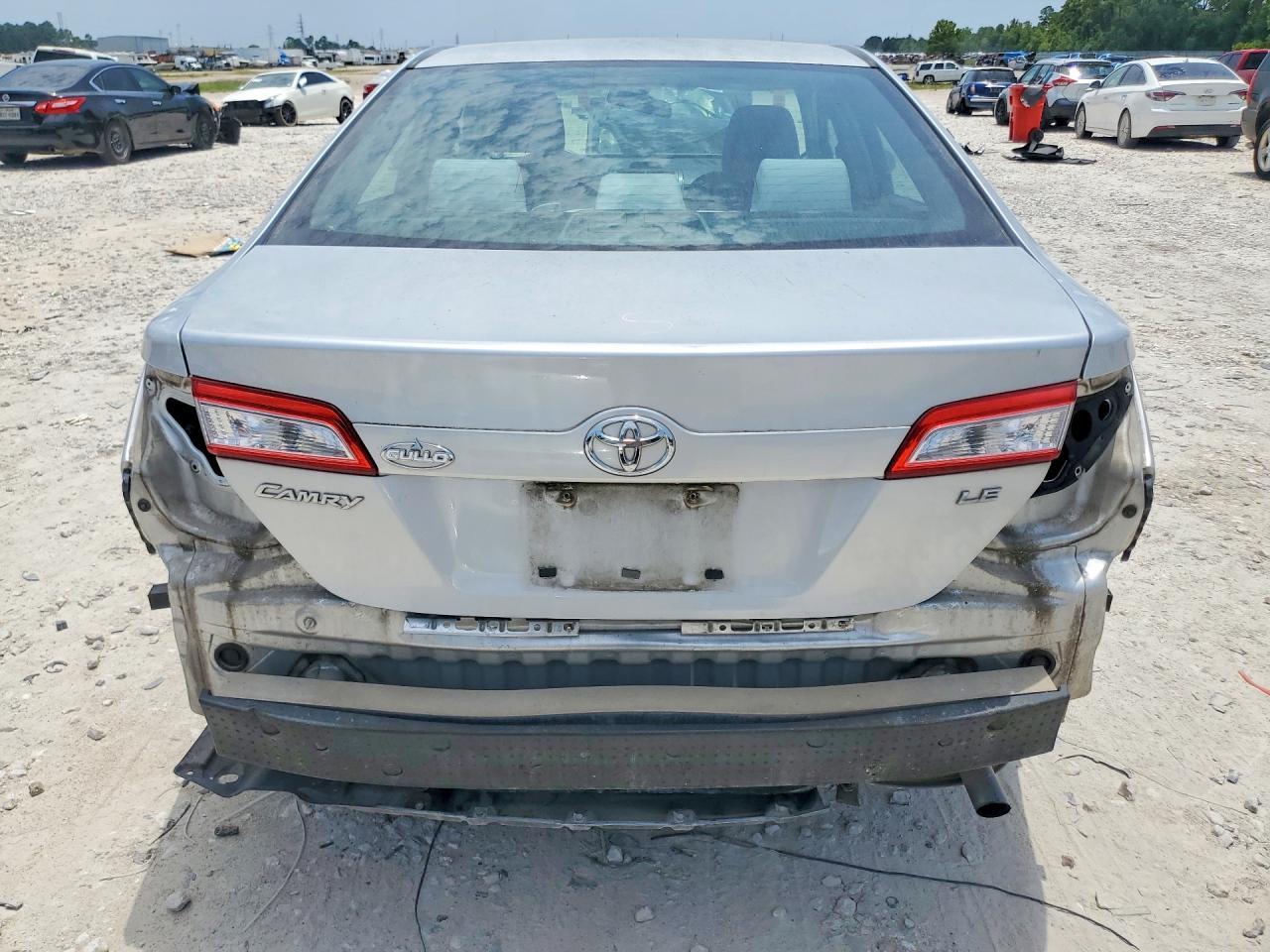 2013 Toyota Camry Le - zdjęcie 6