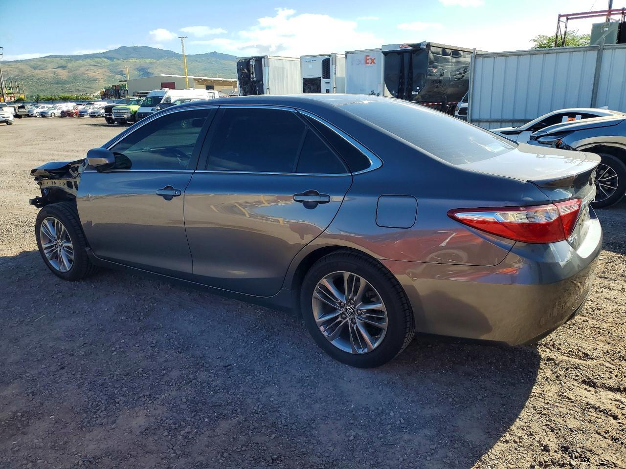 2015 Toyota Camry Le - zdjęcie 2
