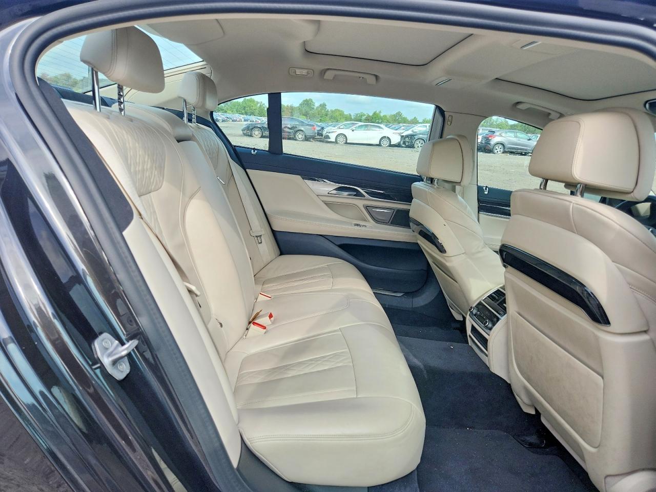 2021 BMW Seria 7 740i - zdjęcie 10