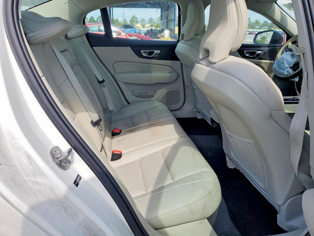2025 Volvo S60 Core - zdjęcie 10