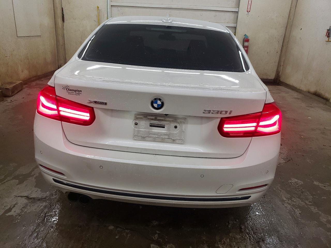 2017 BMW 330 Xi - zdjęcie 6