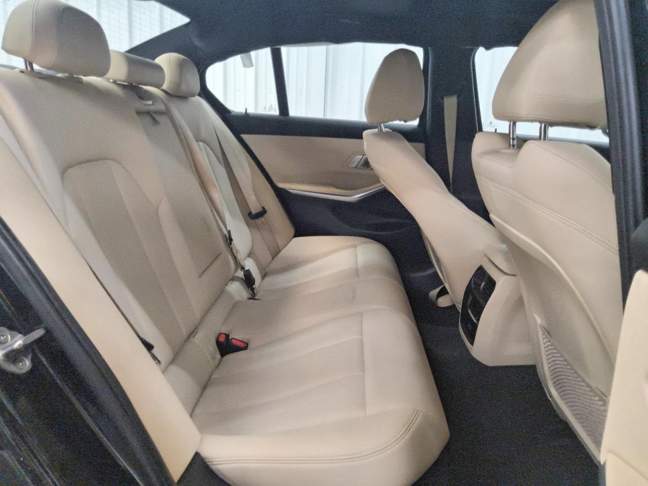 2021 BMW Seria 3 330i - zdjęcie 10