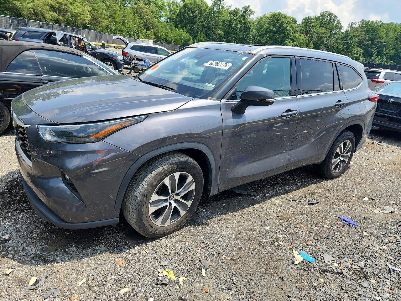 2022 Toyota Highlander Xle - zdjęcie główne