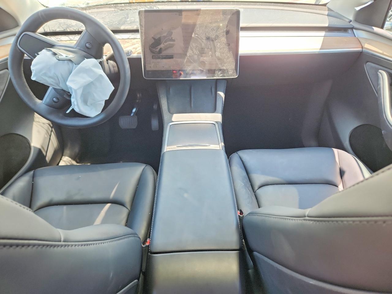2025 Tesla Model Y - zdjęcie 8