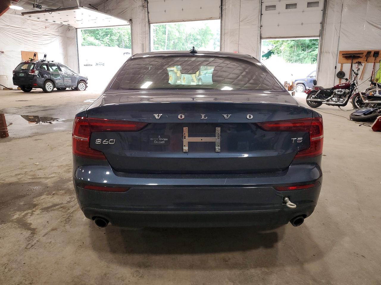 2021 Volvo S60 T5 Momentum - zdjęcie 6