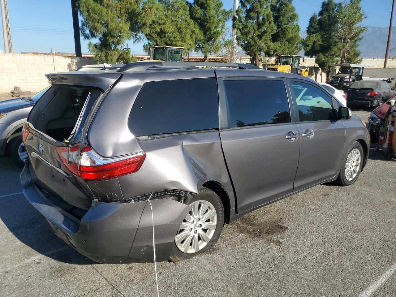 2015 Toyota Sienna Limited Premium 7-Passenger - zdjęcie 3