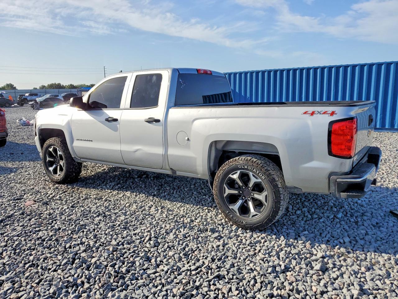 2017 Chevrolet Silverado K1500 Custom - zdjęcie 2