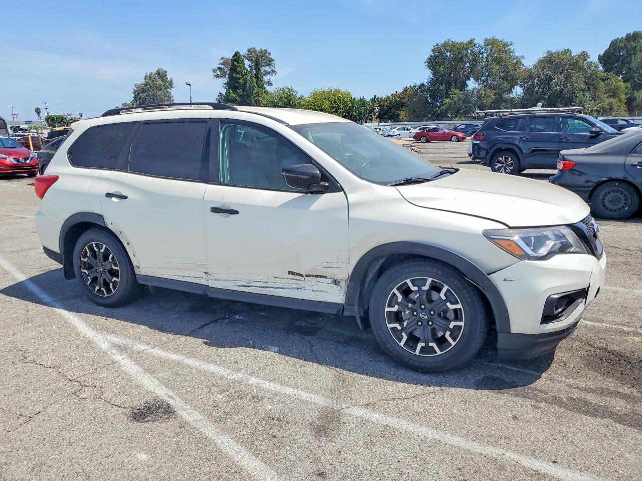 2020 Nissan Pathfinder Sv - zdjęcie 4
