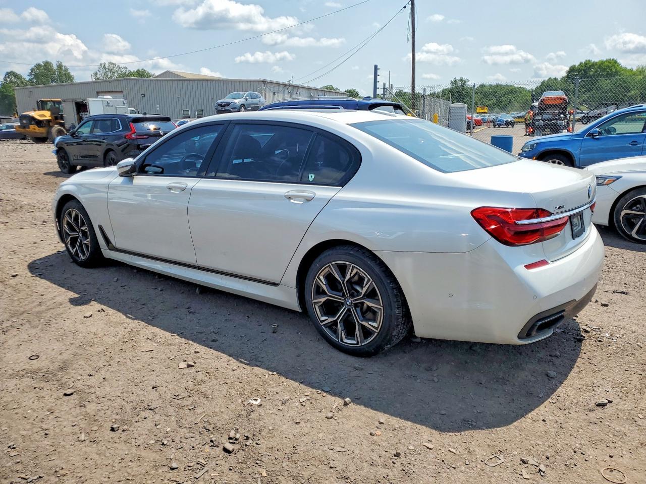 2017 BMW 740 Xi - zdjęcie 2