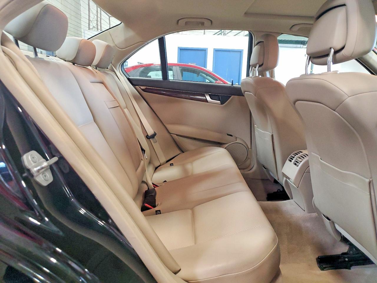 2014 Mercedes-Benz C 300 4Matic - zdjęcie 10