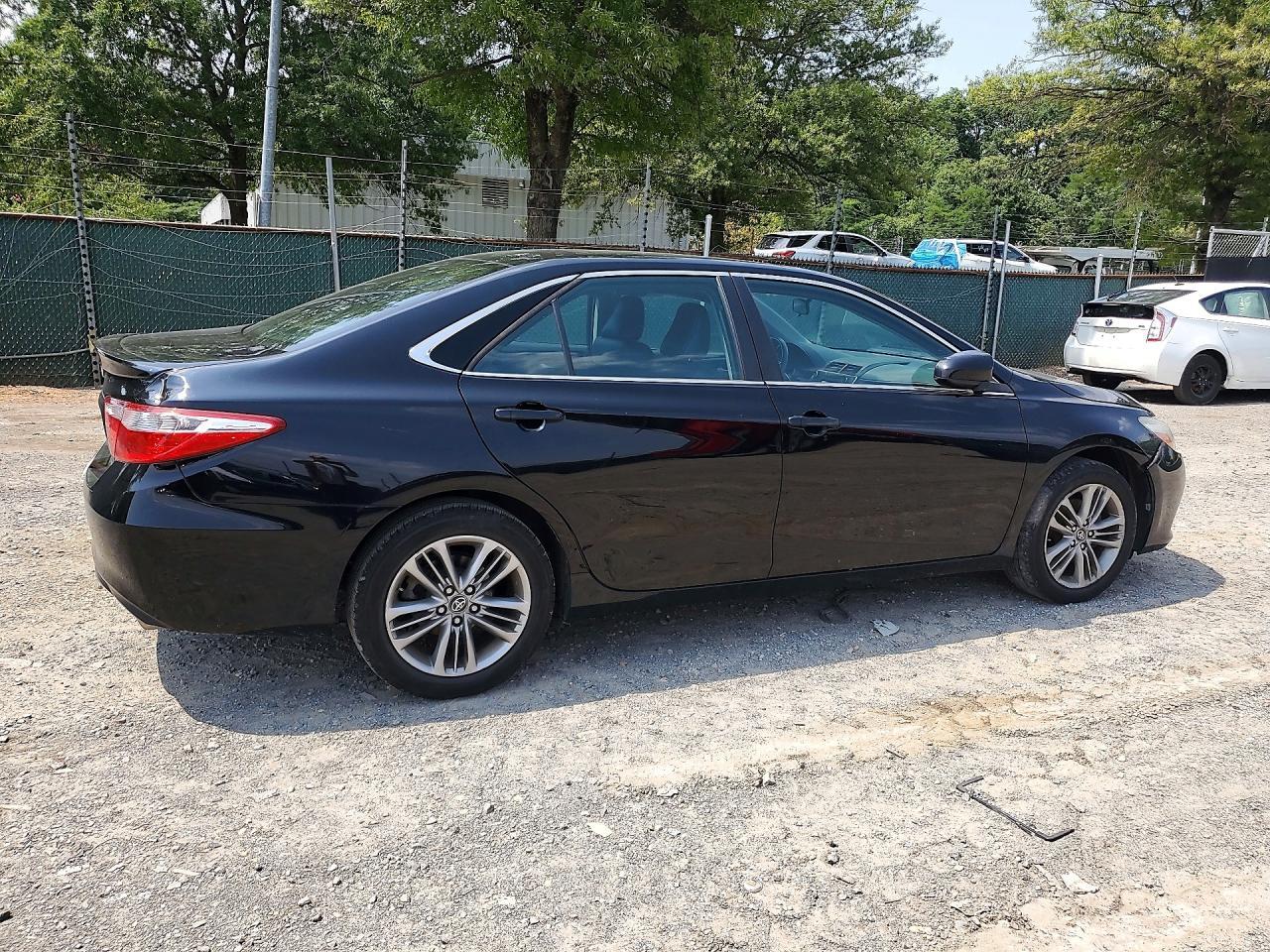 2017 Toyota Camry Se - zdjęcie 3