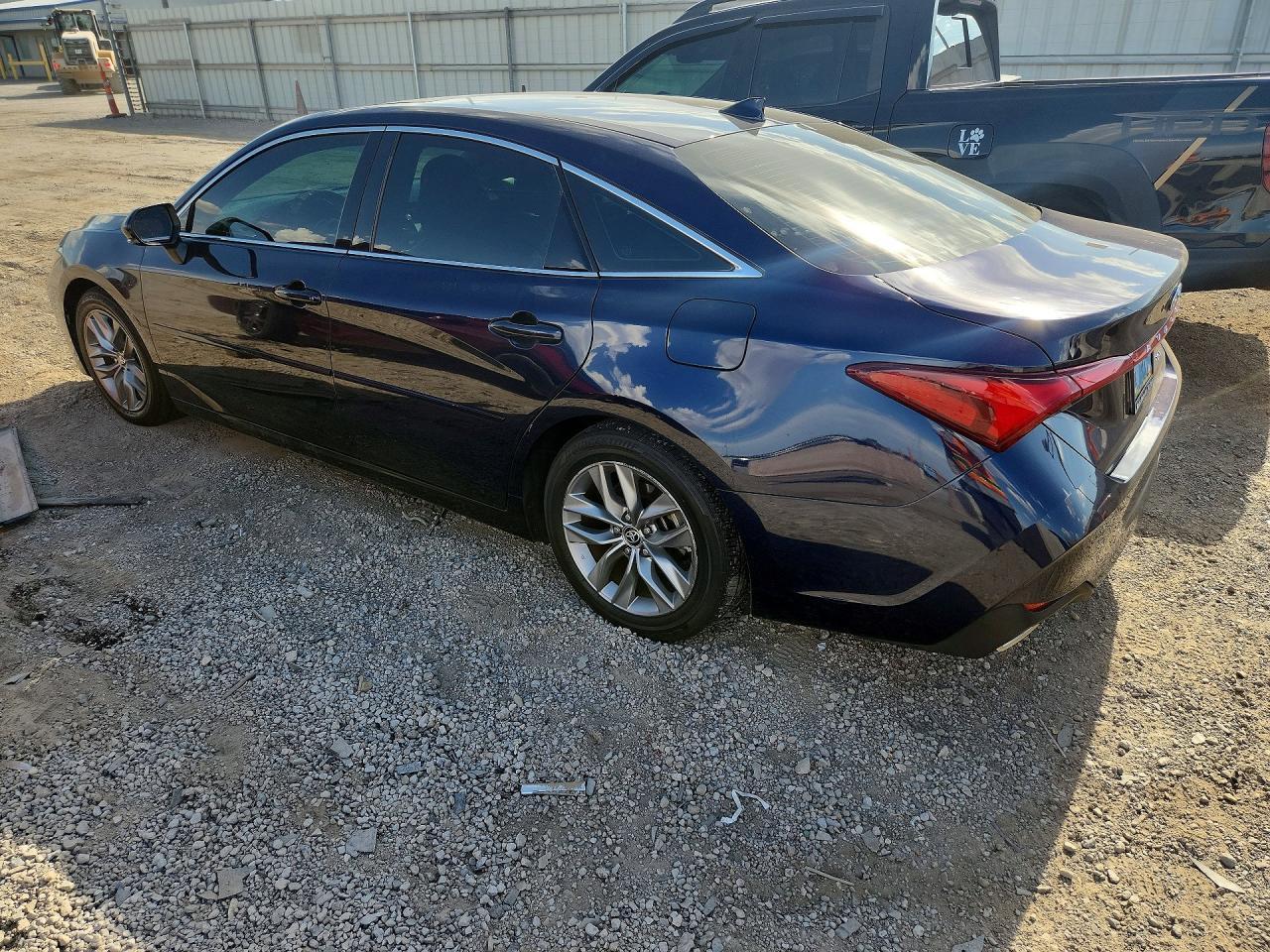 2022 Toyota Avalon Xle - zdjęcie 2