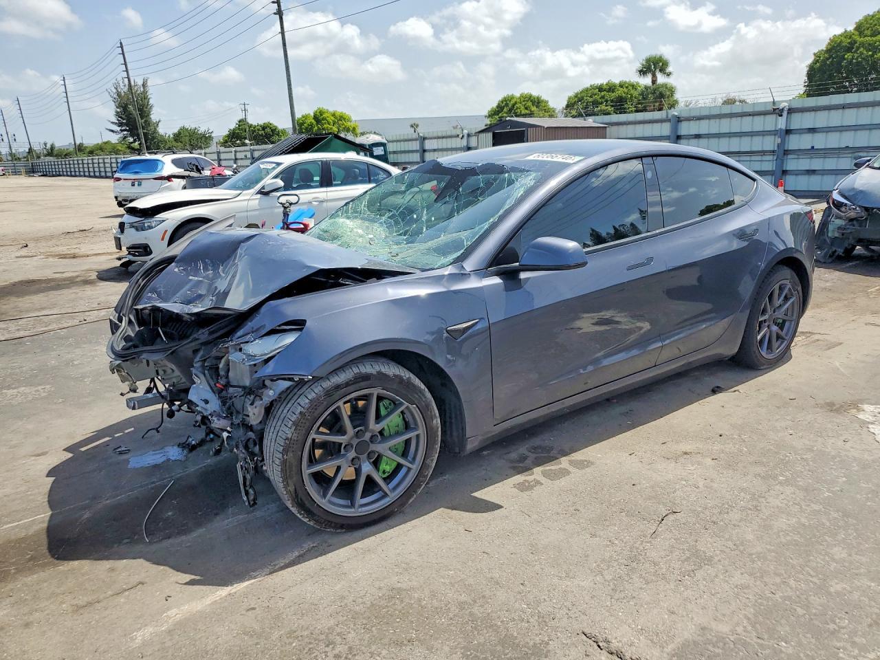 2023 Tesla Model 3 - zdjęcie główne