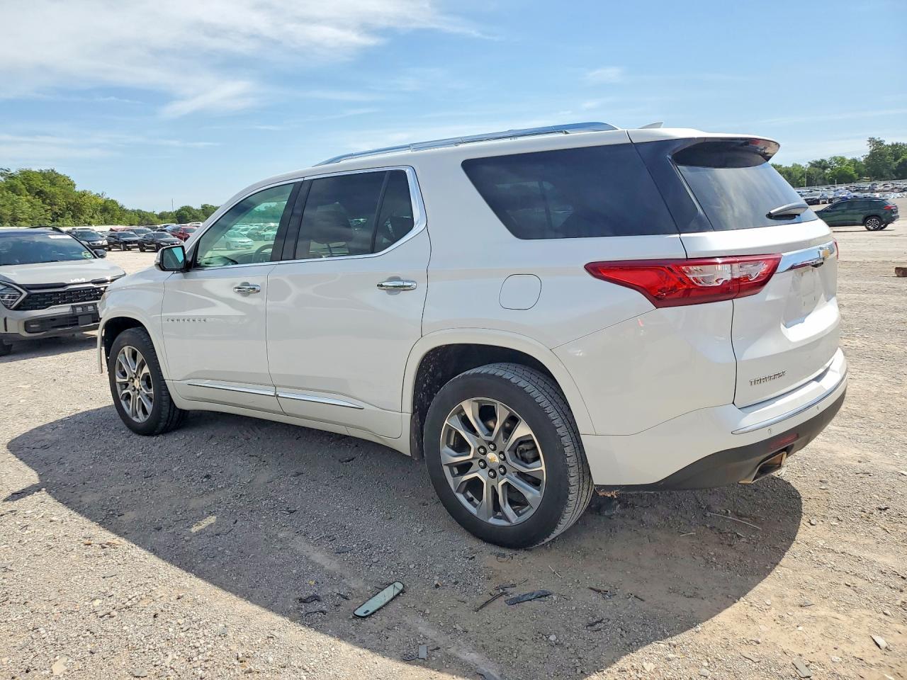 2019 Chevrolet Traverse Premier - zdjęcie 2