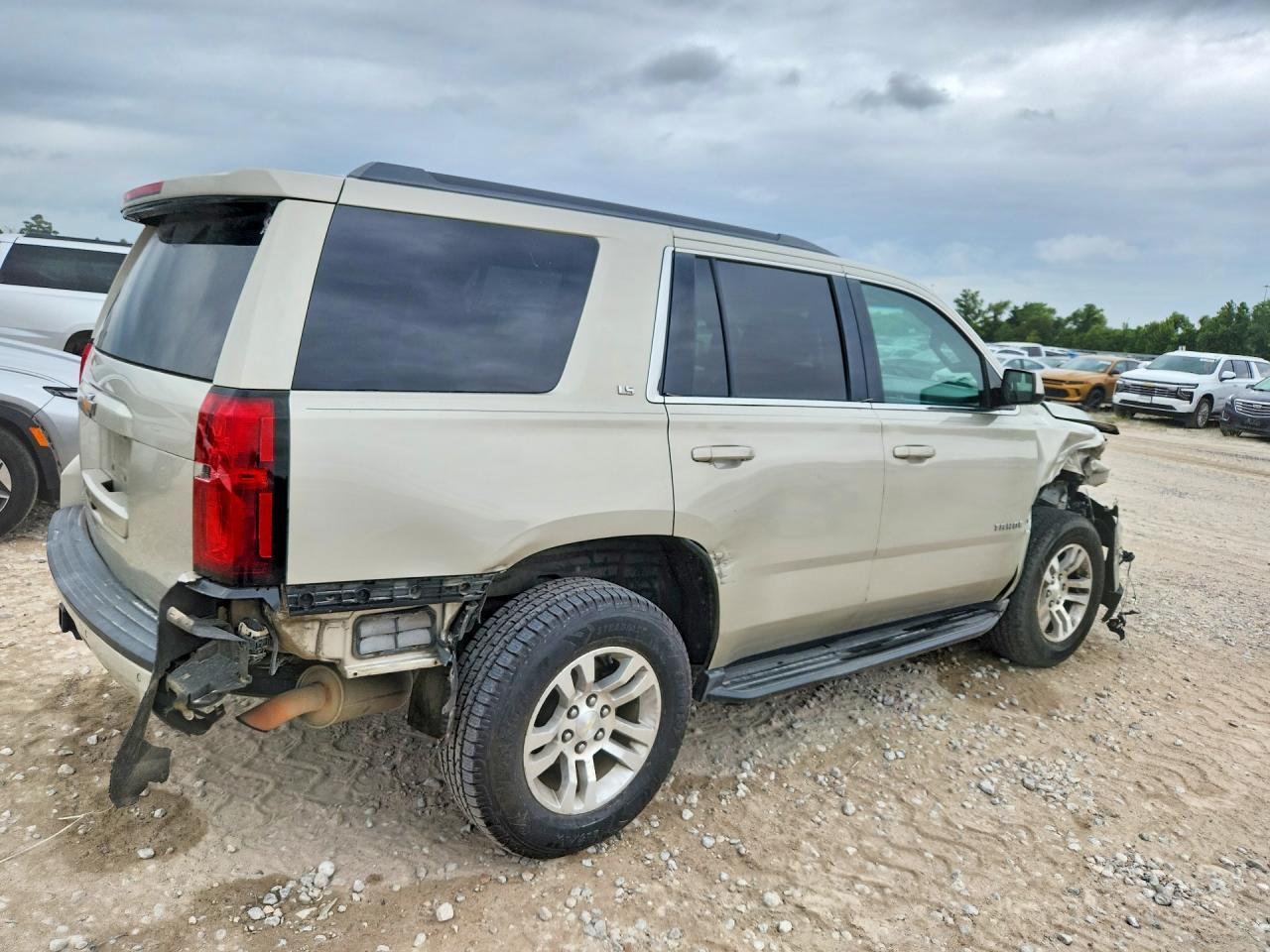 2016 Chevrolet Tahoe C1500 Ls - zdjęcie 3