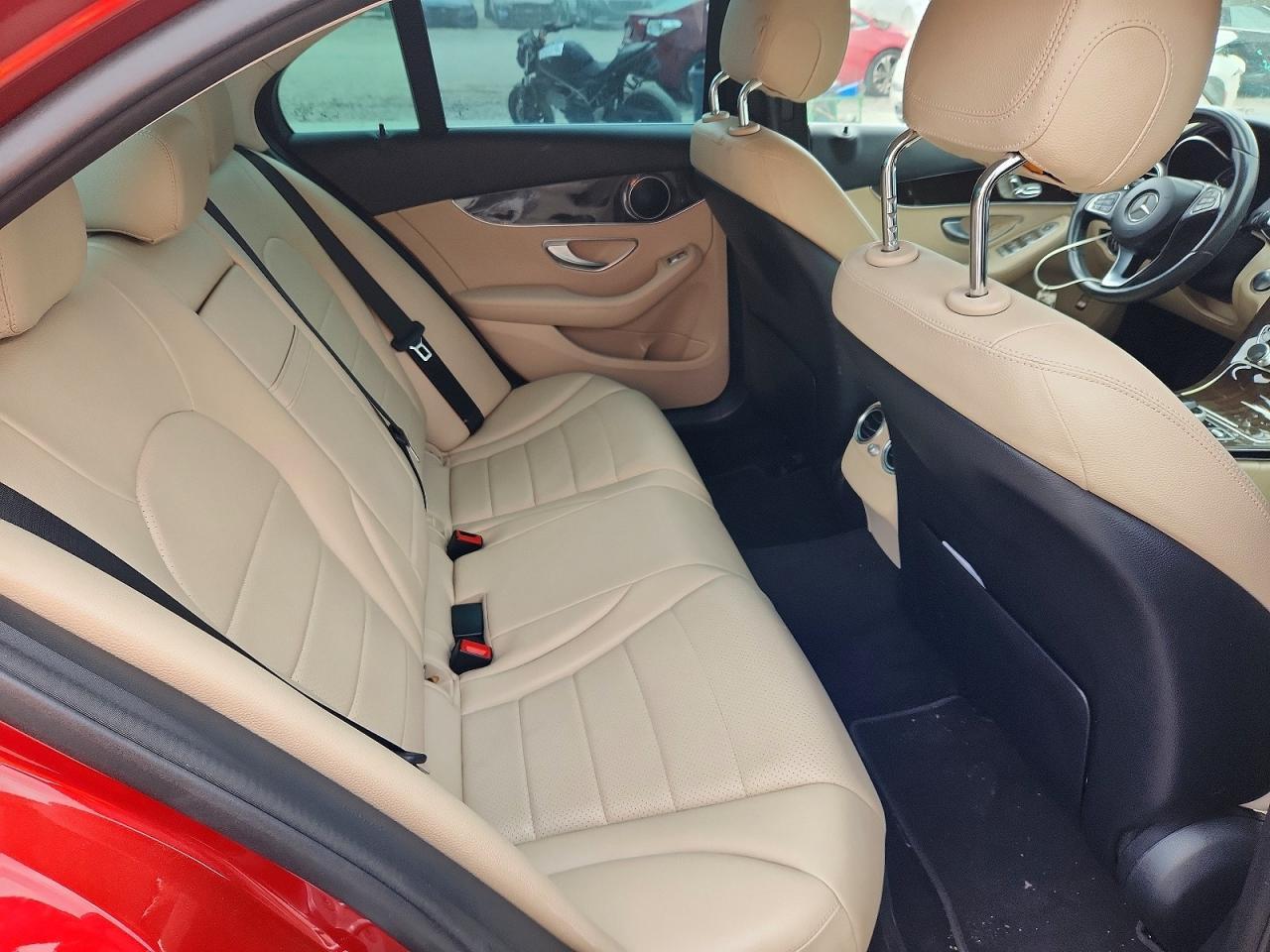2016 Mercedes-Benz C 300 - zdjęcie 10