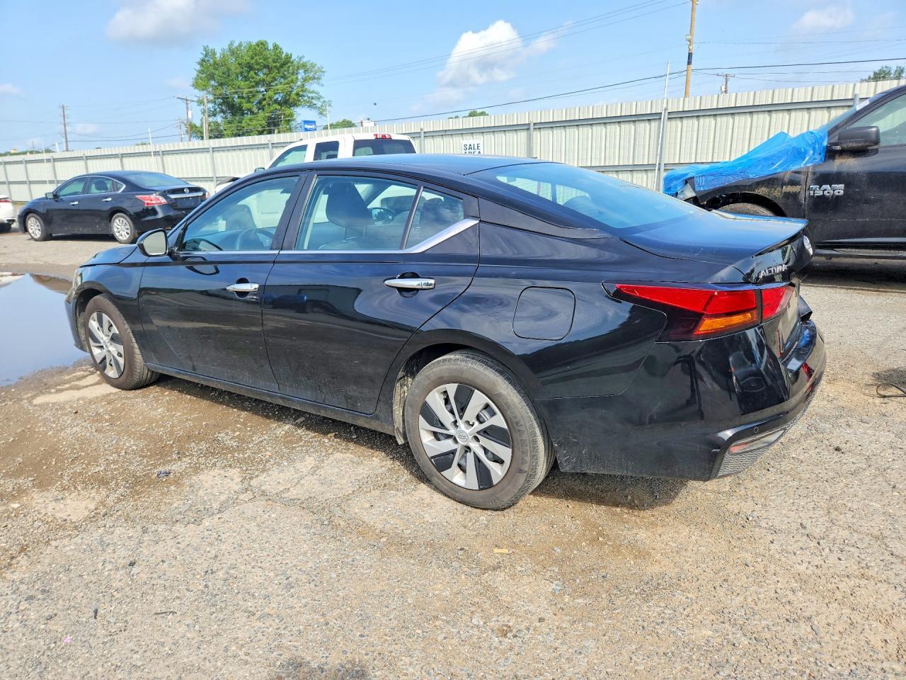 2023 Nissan Altima S - zdjęcie 2