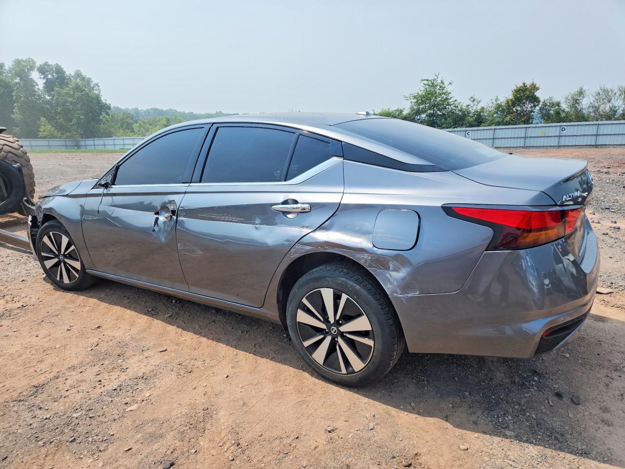 2022 Nissan Altima Sl - zdjęcie 2