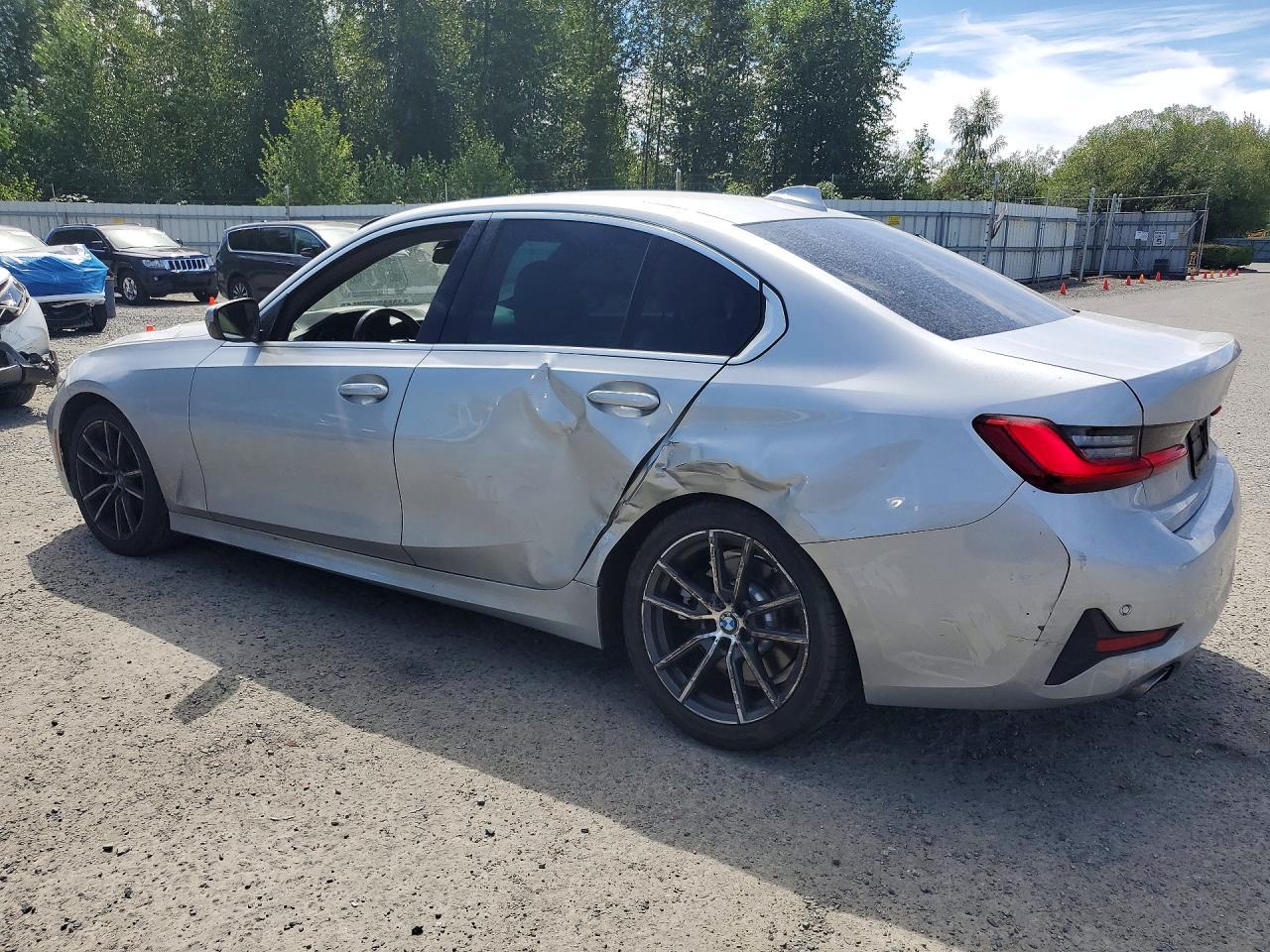 2020 BMW 330I - zdjęcie 2